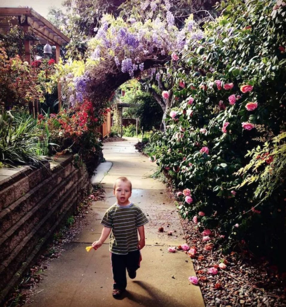 Springtime in the gardens of Terra Nueva